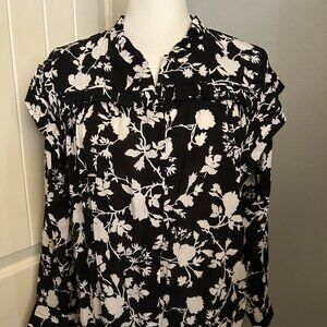 Tolani Black & White Floral Long Sleeve Button-front 100% Viscose Blouse XXS NWT